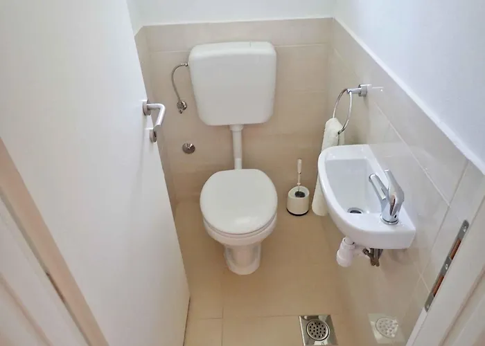 In Starigrad-paklenica 50111 Apartment *