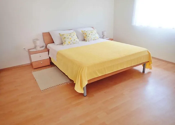 Apartment In Starigrad-paklenica 50111