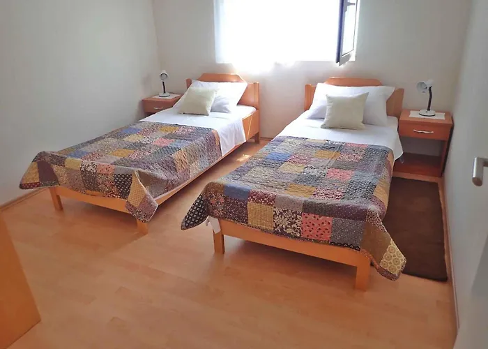 Apartment In Starigrad-paklenica 50111