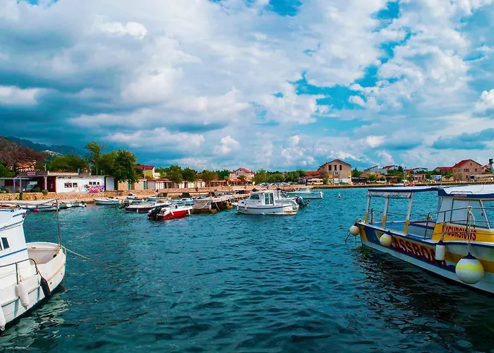 In Starigrad-paklenica 50111 Apartment *