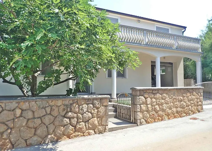 In Starigrad-paklenica 50111 Apartment *